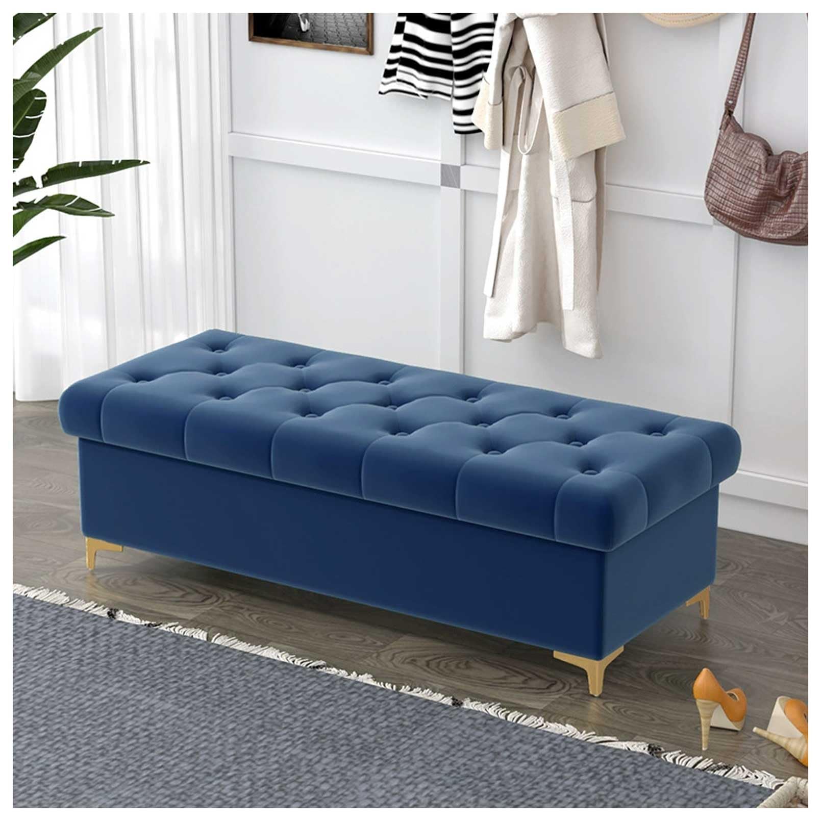 Banc de rangement velours bleu contre le désordre : meuble à chaussures et bout de lit