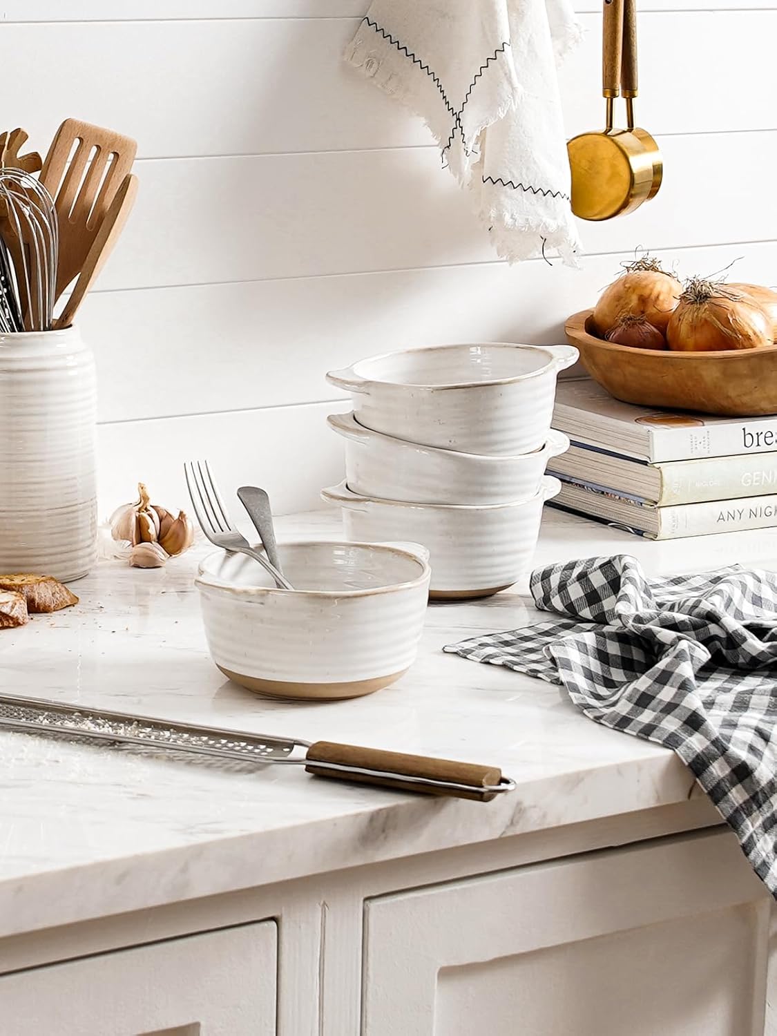 LE TAUCI Soup Bowls with Handles, 20 oz French Onion Soup Crocks, Soup Bowl Oven Safe for Chili, Beef Stew, Ceramic Bowl Set - 5.5 Inch, Set of 4, Arctic White - Image 8