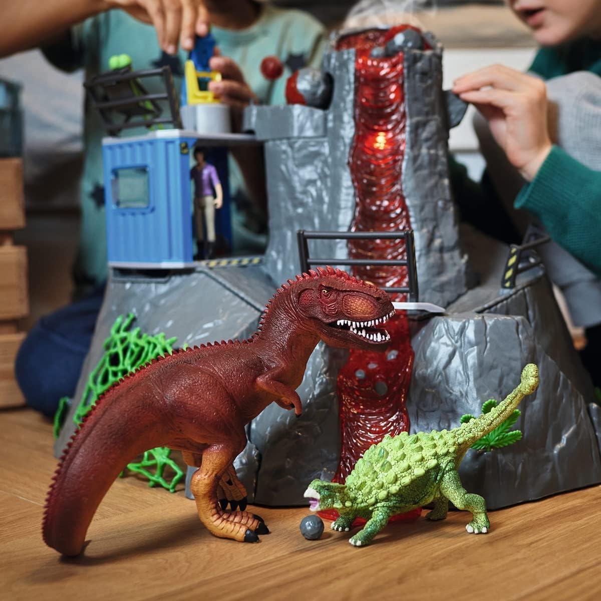 Schleich Dinosaurs - 42564 Expédition au Grand Volcan, Set de Figurines Dinosaures avec Un Volcan en éruption LED, Une Figurine de chercheuse et 2 Jouets Dinosaures pour Enfants âgés de 5 Ans et Plus