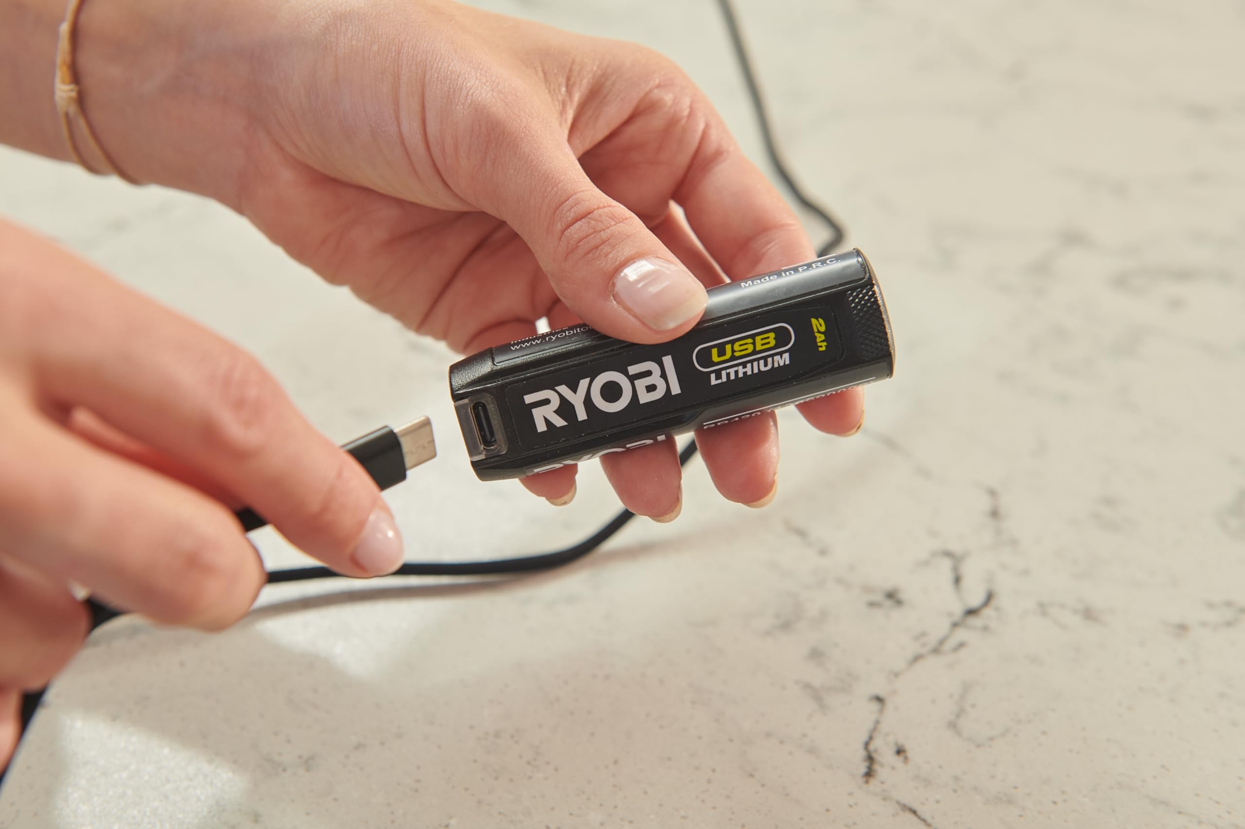 Ryobi Spazzola Rotante Telescopica 4V USB Lithium con Batteria 2.0Ah e Caricabatterie Inclusi, Alta Velocità 400 rpm, Asta Estensibile 1.2 m, Pulizia Casa e Auto, RTS4-120G