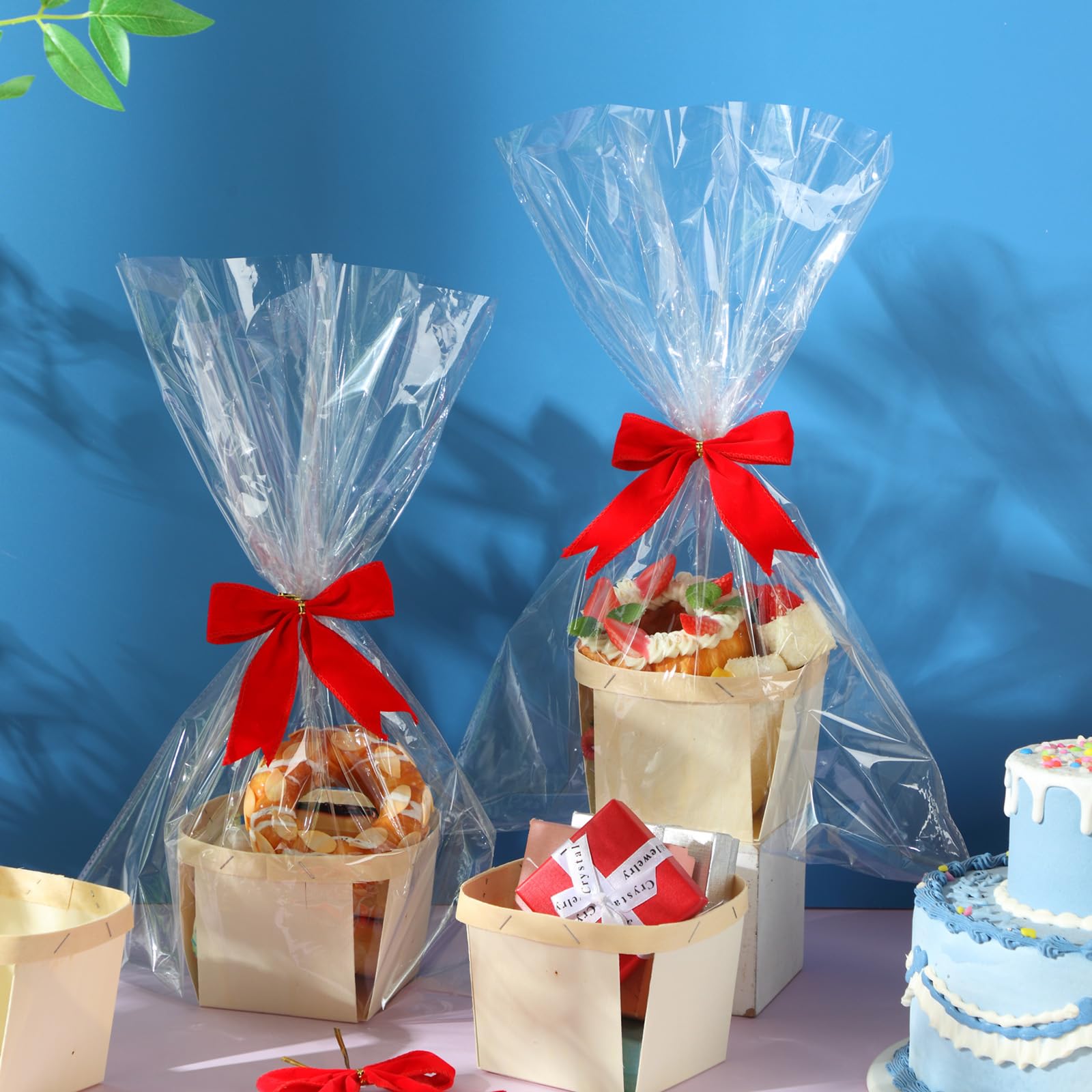Kigley Juego de 24 cestas de regalo de madera vacías pequeñas con bolsas de celofán, kit de cesta para Pascua, recolección de frutas, cumpleaños, boda, fiesta de lazo (5.5 pulgadas, rojo)