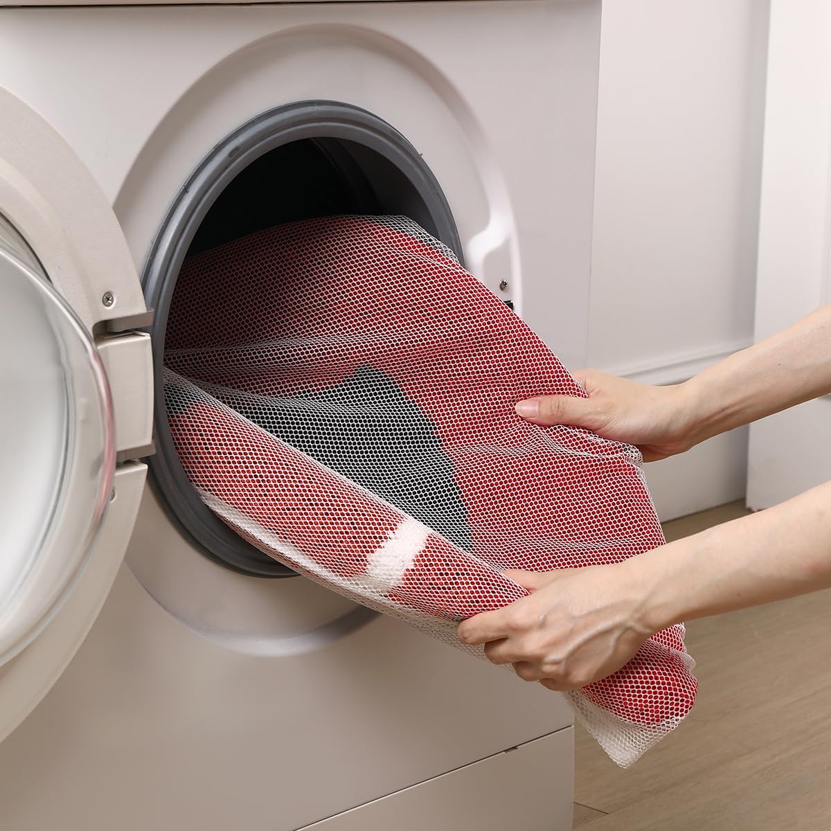 Ankah Red Lips Shaped Rug, Fire Hot Lips Bath Mat, Super Soft Microfiber, Non-Slip, Machine Washable, Quick Dry, Mats for Shower, Bathtub and Floor Accessories, 23.6" x 29.5", Kiss of Cherries