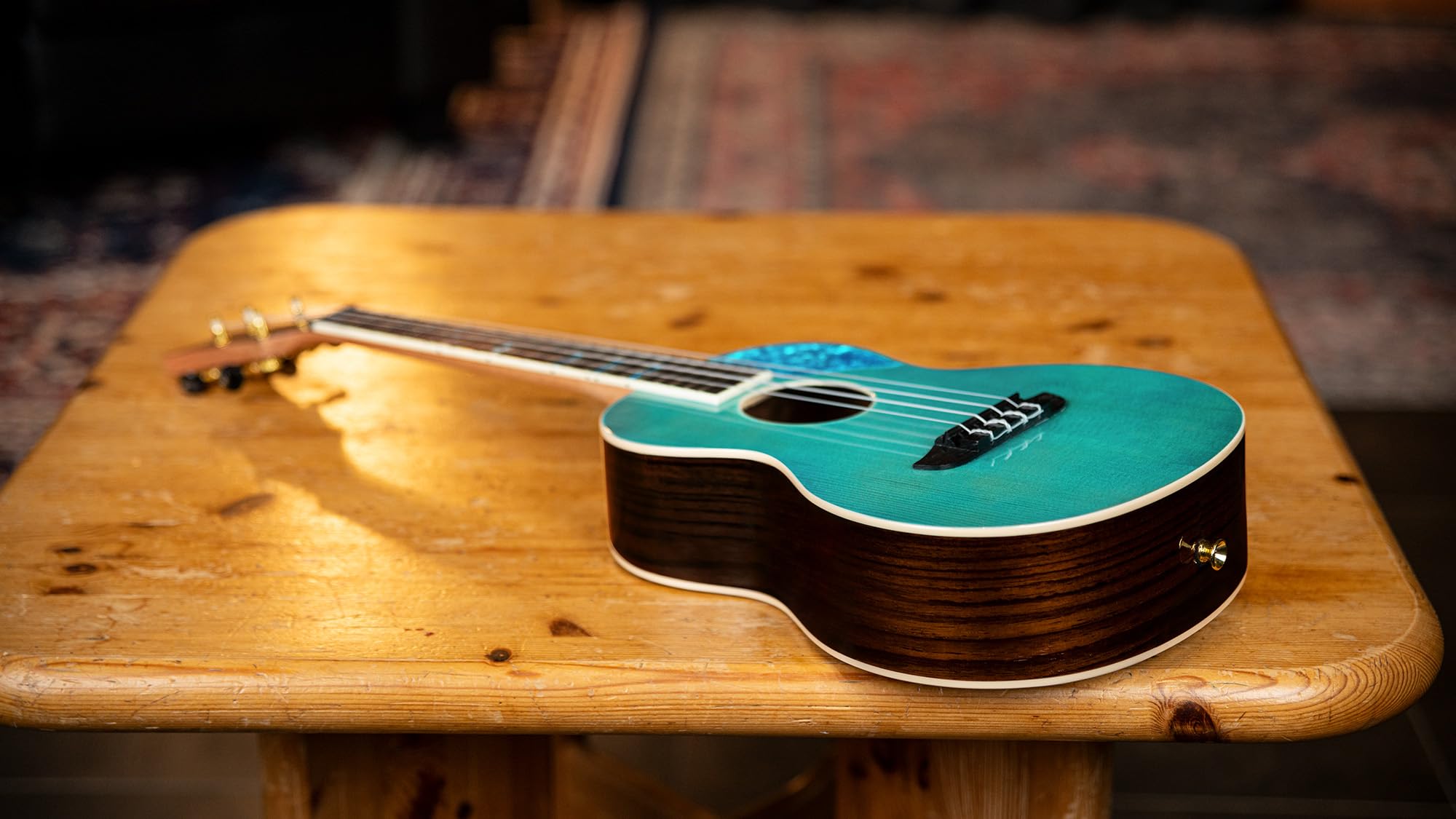 Ortega Guitars Ukulele Tenore Acustico – Ghost Series – Gig Bag Inclusa – Abete Rosso, Blue (RUGH-OCT)