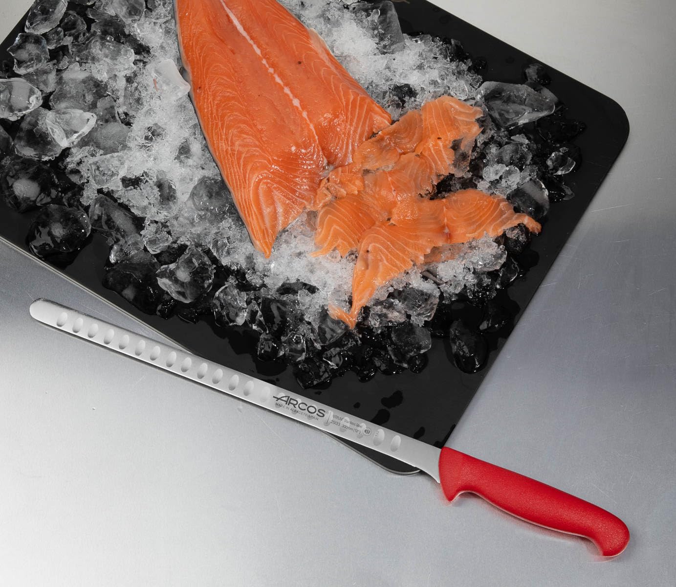 Arcos Coltello per Salmone e Pesce in Acciaio Inossidabile con Lama da 300 mm – Manico Ergonomico in Polipropilene, Serie 2900 – Colore Rosso