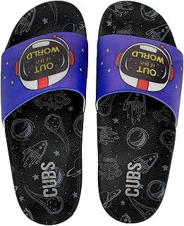 شبشب للأولاد بطبعة عبارة Out Of This World من كابس