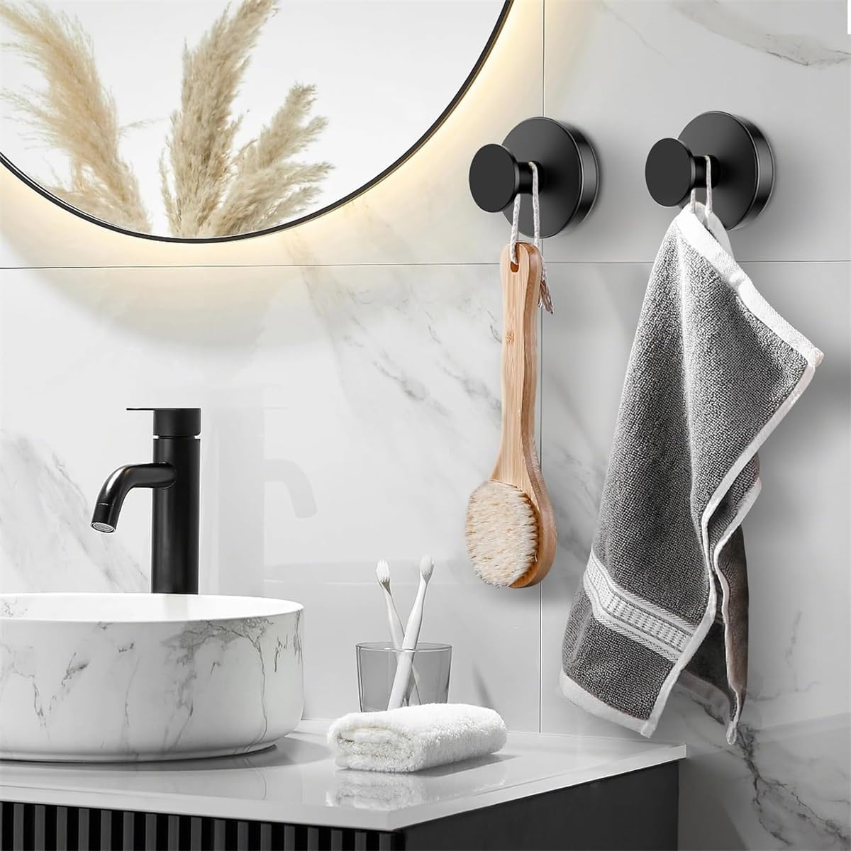 2 Packs Suction Cup Hooks for Wreaths on Glass, 2025 New No Drill Suction Cup Hooks for Towels, Robes, Coats, Wreaths, Wall Mount Hook for Bathroom and Kitchen, Wreath Hanger for Front Door (Silver)