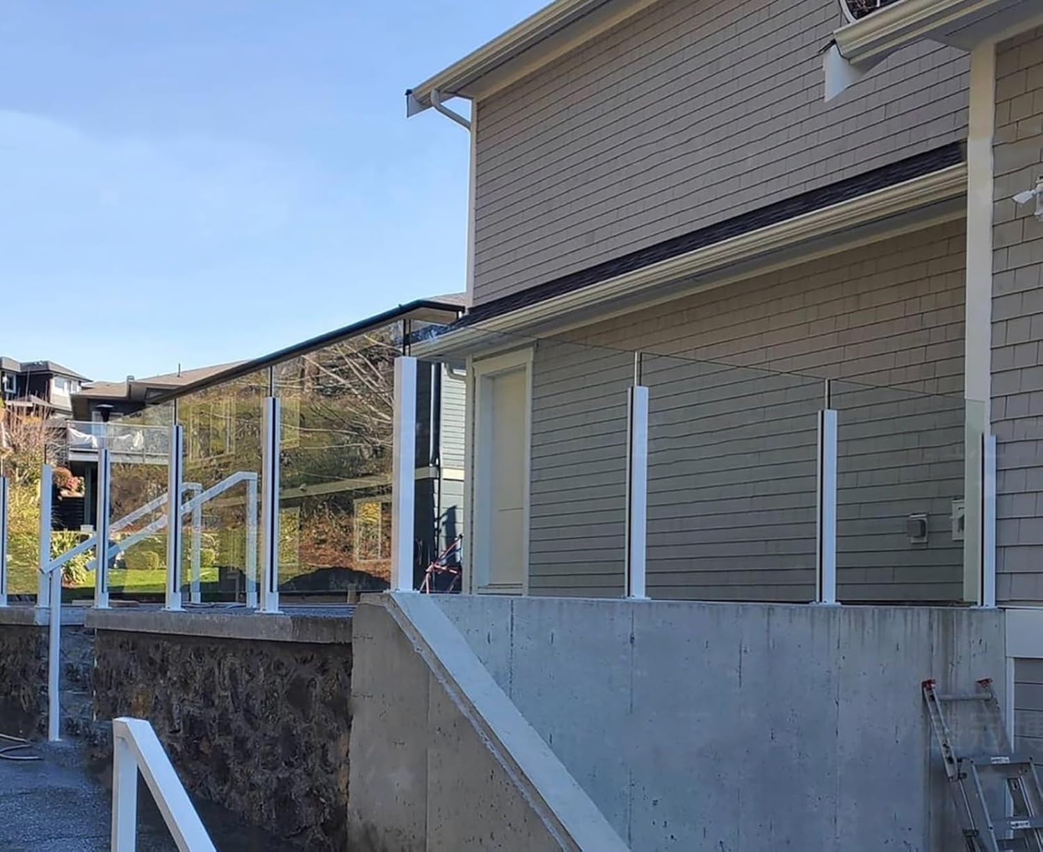 10 Set Stainless Steel Glass Railing Posts, Heavy Duty White Handrail Balustrade Clamp Kit for Balcony, Hotel, Patio - 31.5in Height, Durable Outdoor Fence