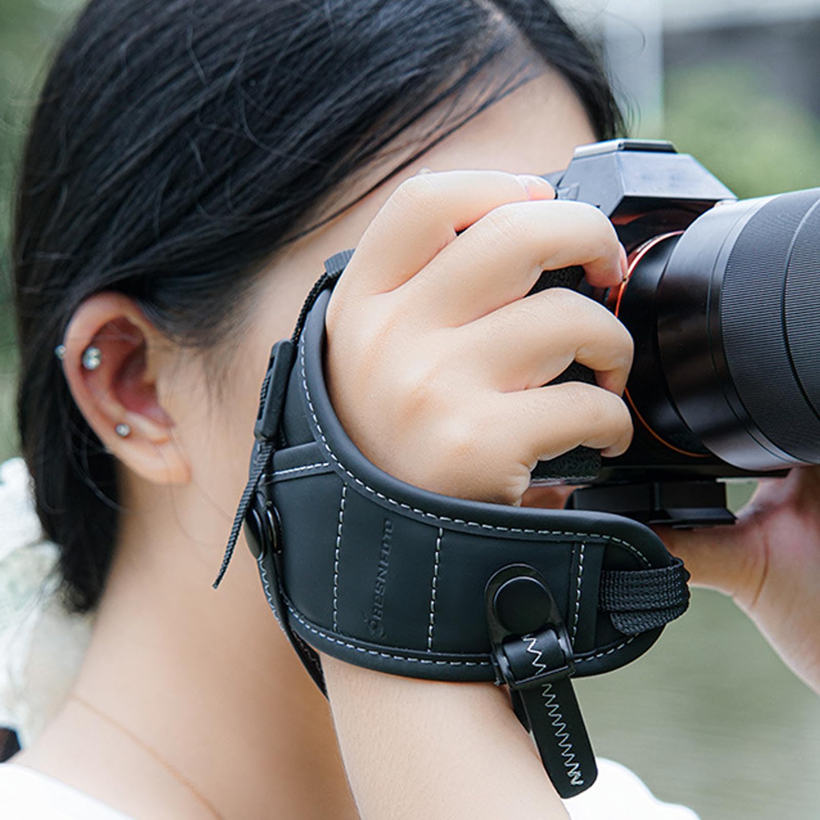 Lekki antypoślizgowy pasek na aparat z aluminiową klamrą dla wygodnego dopasowania paska na nadgarstek aparatu