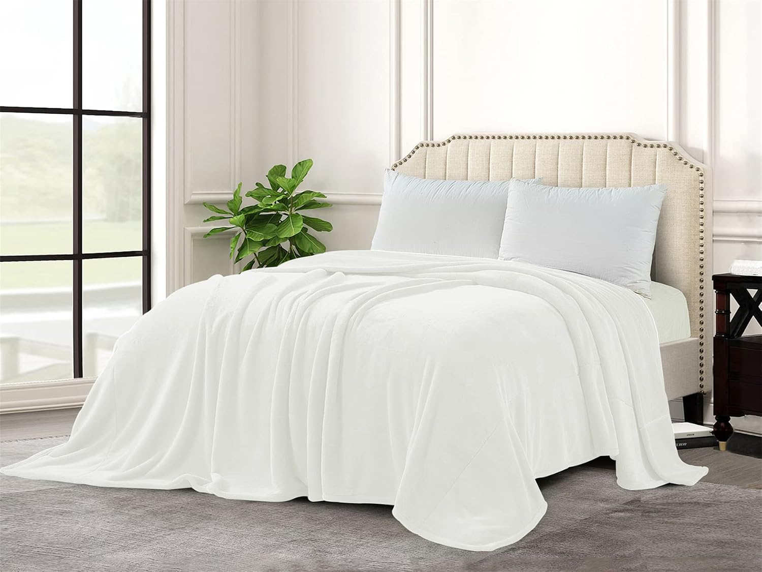 Extra Large Milk Flannel Blanket 120" x 120" (10' x 10') Oversized Huge Family Size Bed Blanket, 500GSM Luxury Fuzzy Soft Plush Warm Breathable Bed Blankets for All Seasons, Christmas Red