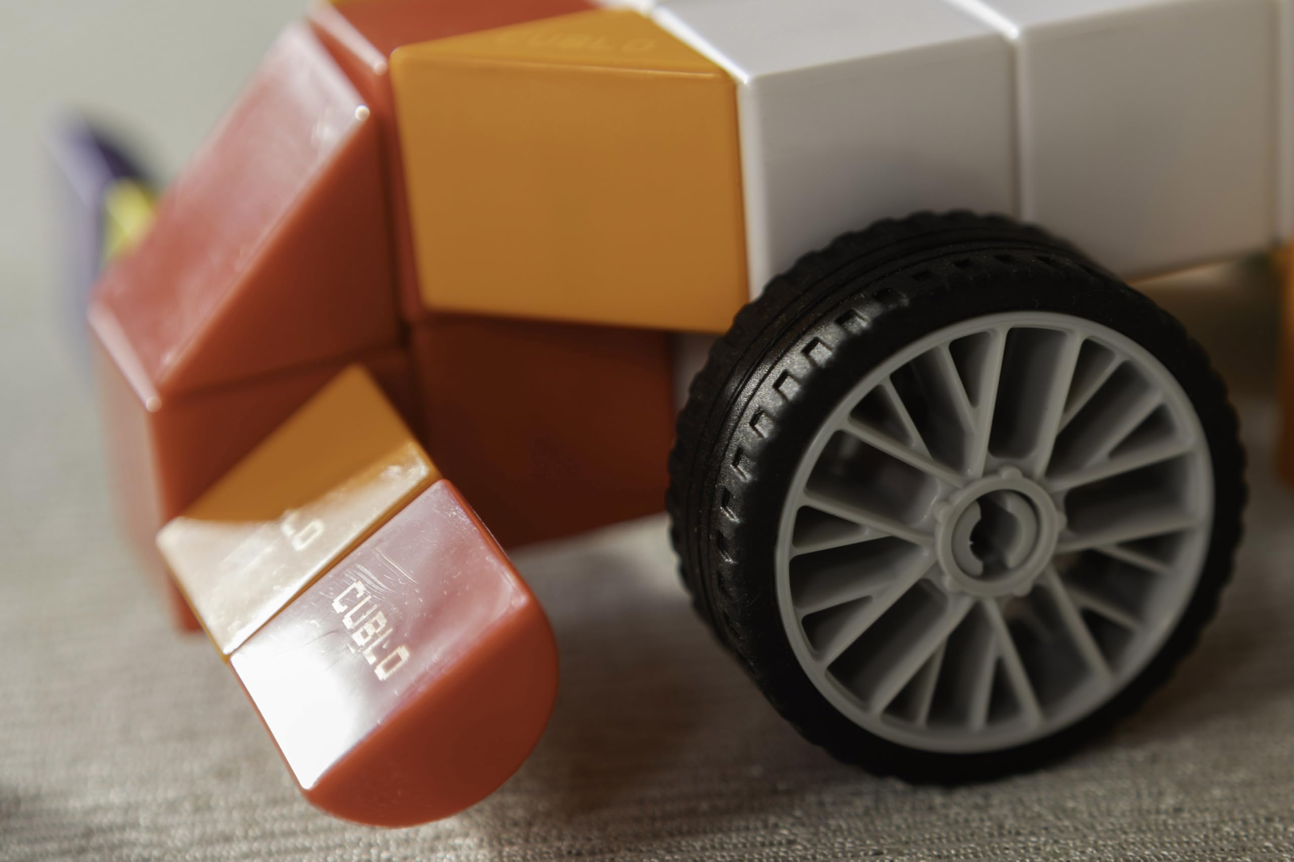 Magic Cube Car Maker, serie de coches con bloques magnéticos para diversión y educación de los niños, incluyendo bloques cuadrados, triangilares y semicirculares con bloques de panel y bloques