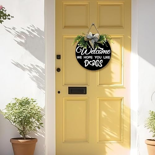 Miniatura 6 de Letrero redondo con texto en inglés "Welcome We Hope You Like Dogs" para puerta delantera con lazo y corona, huesos de granja, letrero colgante o