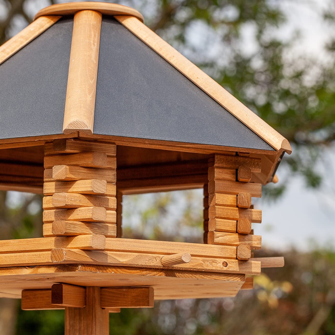 VOSS.garden Holzvogelhaus Tofta mit Metalldach, sechseckig, Vogelvilla Vogelfutterhaus Vogelfutterstation Sitzstangen