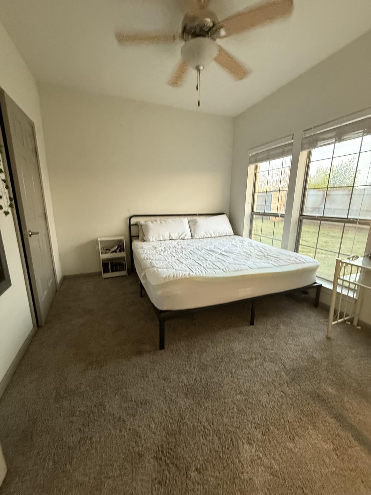 Kujielan Queen Bed Frame, 12", Black photo review