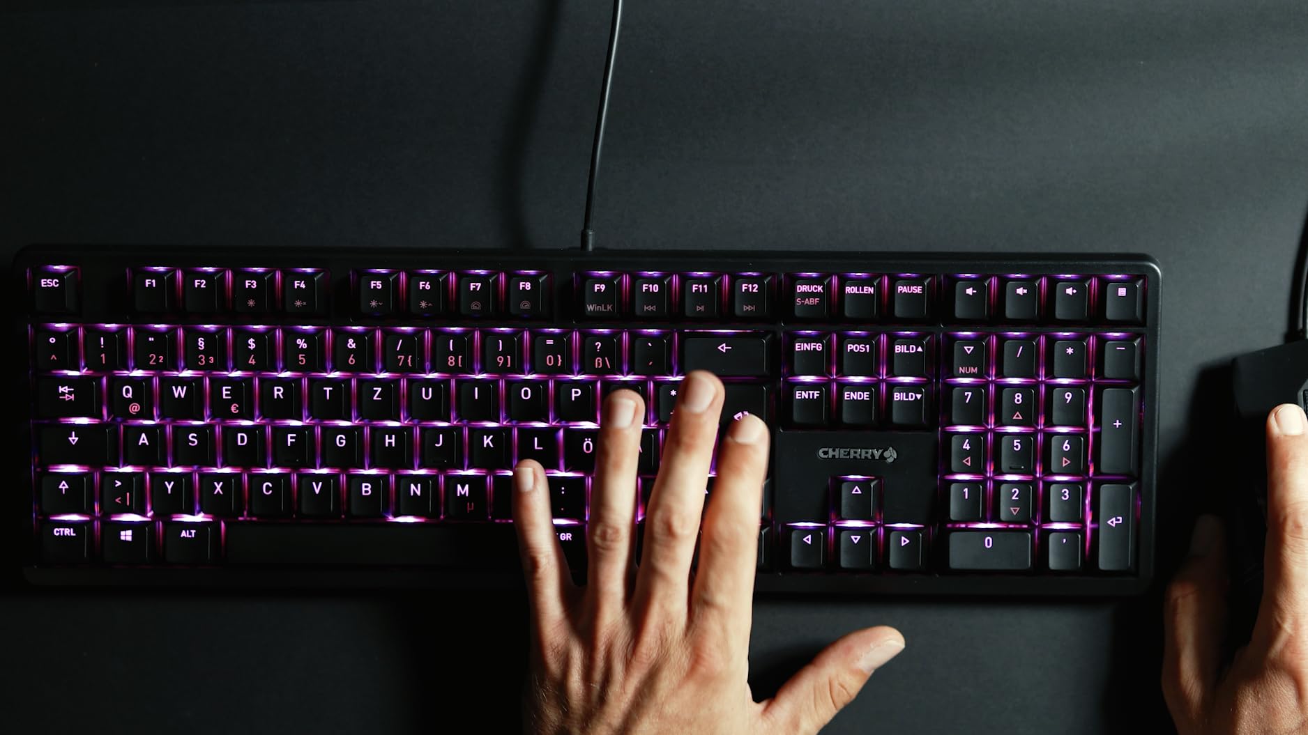 CHERRY MX BOARD 3.0 S, mechanisch gamingtoetsenbord met kabel, EU-lay-out ( QWERTY), robuuste aluminium behuizing, RGB-verlichting, MX rode schakelaars, zwart