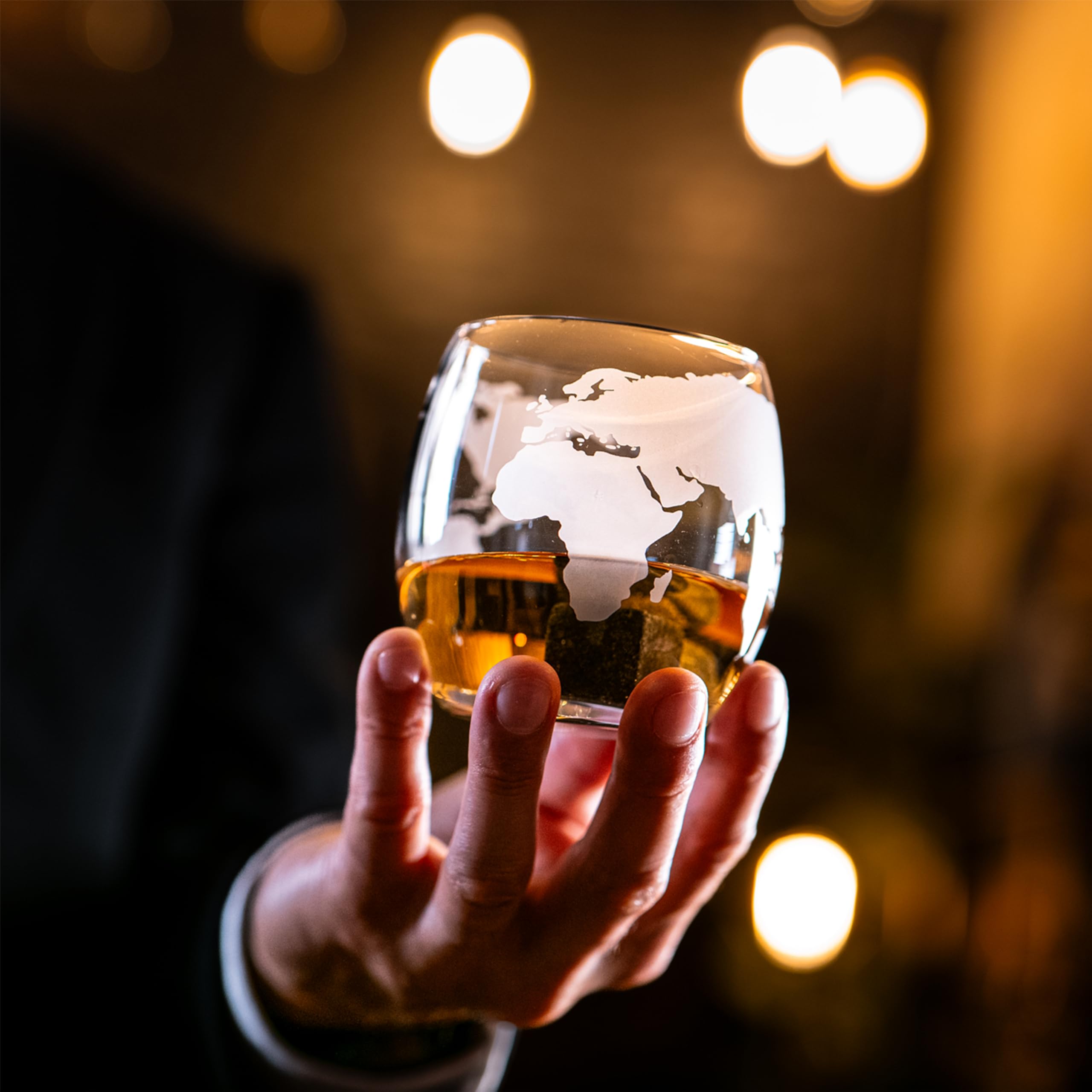 WHISISKEY Ensemble carafe à whisky - Coffret cadeau à whisky - Cadeaux pour hommes - Cadeau d'anniversaire pour homme - Carafe globe 900 ml - Boîte cadeau, 4 verres à whisky, 8 pierres à whisky