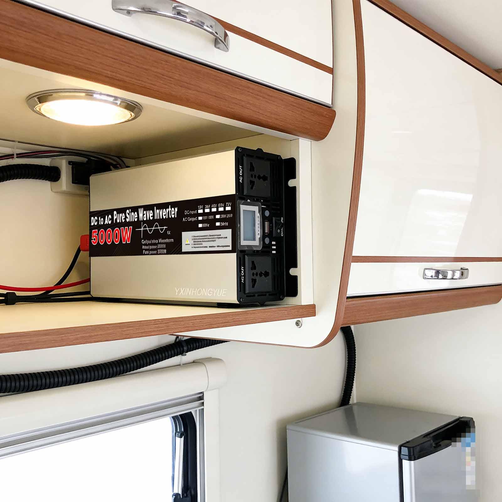 Przenośny inwerter samochodowy 2500W, off-grid czysty sinusowy inwerter 12V-24V DC na AC 120V 240V, przetwornica z wyświetlaczem LCD i pilotem do awaryjnego zasilania