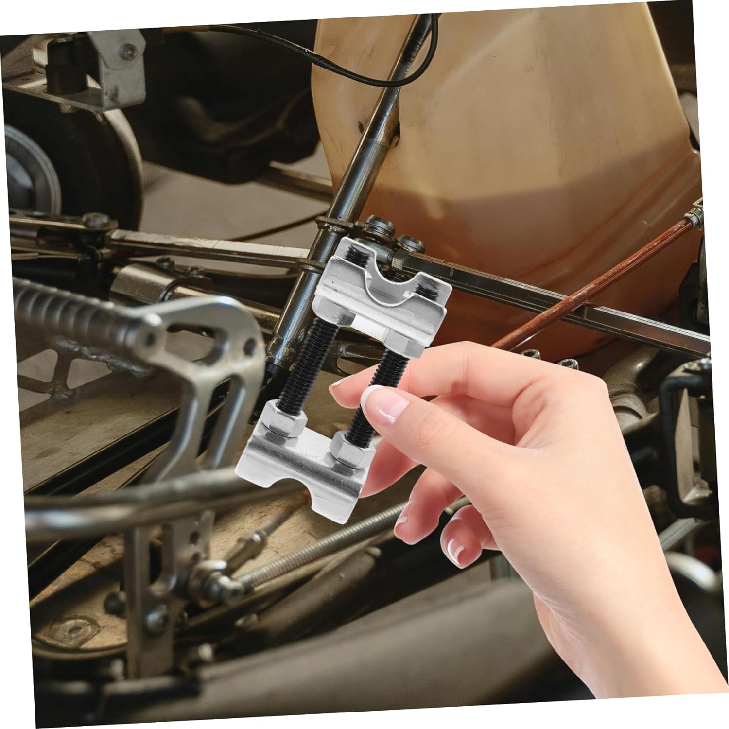 Cabilock 1Pair Manual Coil Spring Compressor Tool for Strut Shock Absorber Installation and Removal Adjustable Spring Spacer for Automotive Use