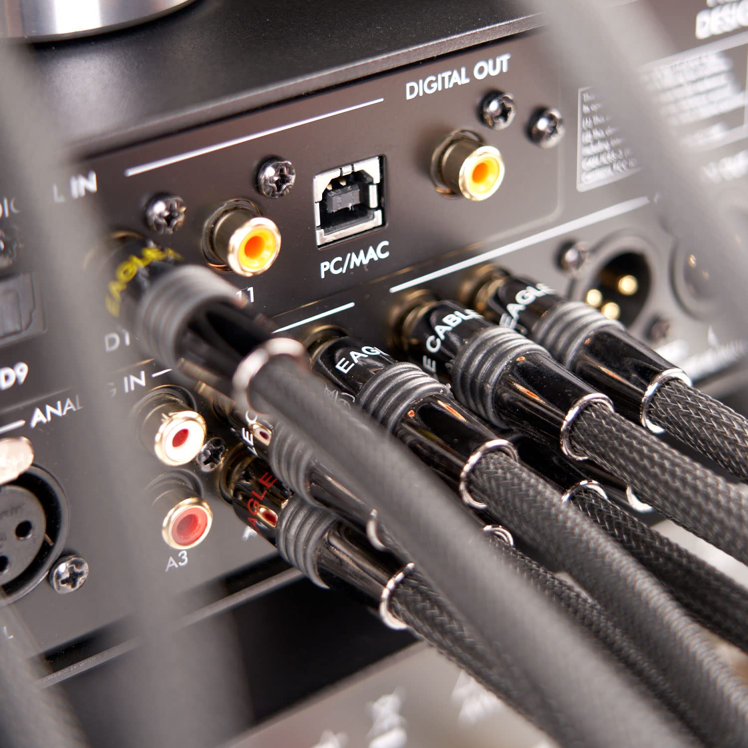 eagle cable by INAKUSTIK – 10021100 – Deluxe Optokabel | für digitale Audiosignale | 10,00m in Schwarz | Nylonleiter für max. Lichtleitfähigkeit - inkl. 1 Stück Miniklinken Adapter| mit Geflechtschirm