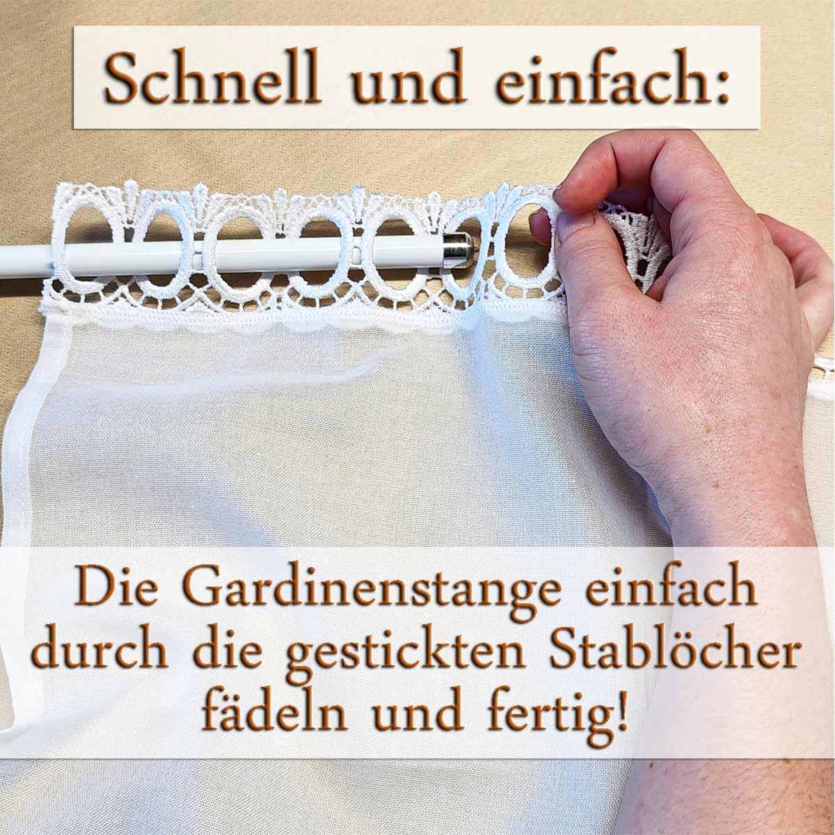 Scheibengardine Nala mit Perlenschnur-Fransen Scheibenhänger aus Vogtländischer Spitze weiß | Kurzstore mit modernem geometrischen Muster | Kurzgardine klassisch-zeitlos | Höhe x Breite 80 x 112 cm