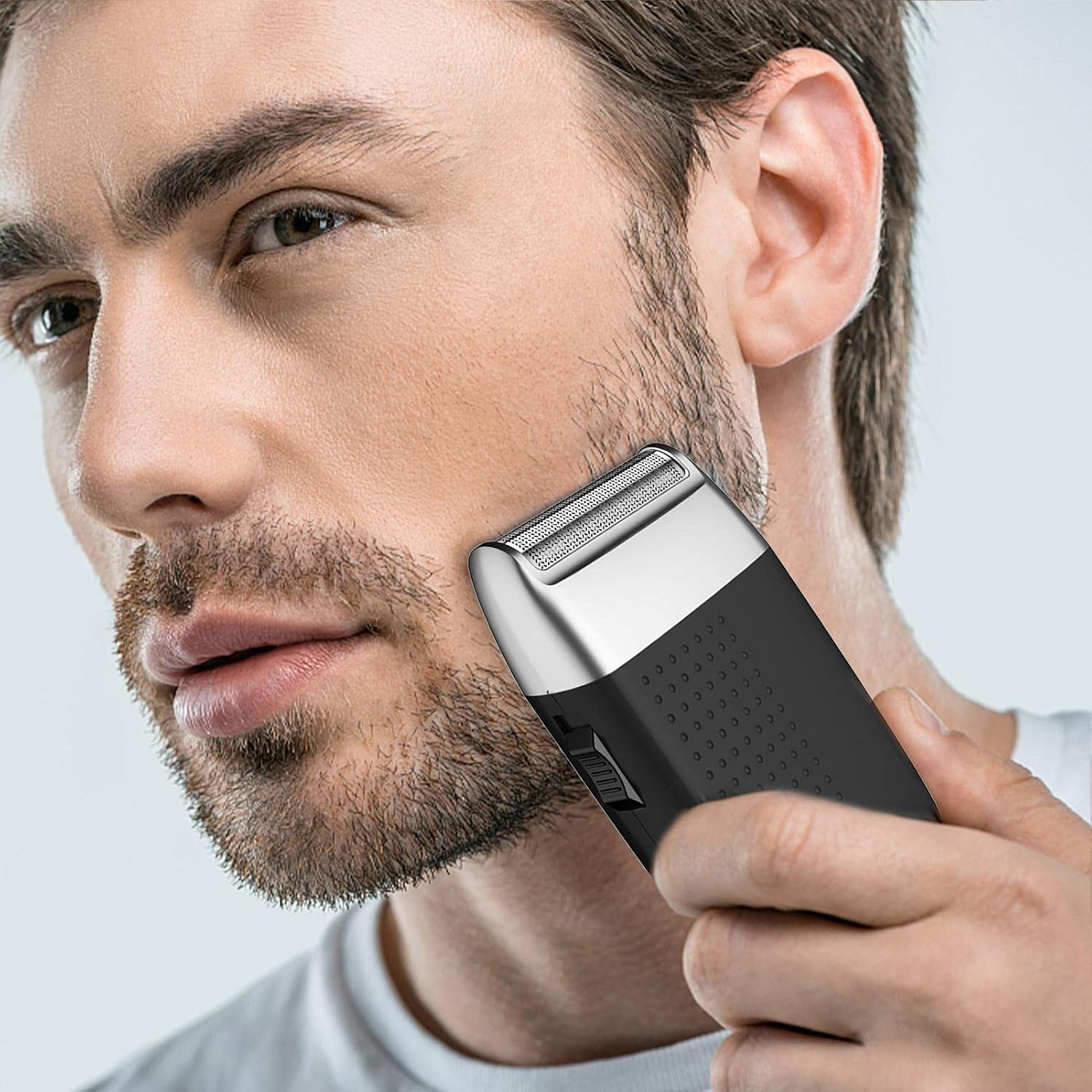 Foil Razor Reciprocating Portable Shaver, 100-240V Electric Beard Trimmer, USB Rechargeable Grooming Tool for Face, Neck, Travel,