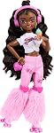Poupée Teresa de la fête de patinage Barbie Dream Besties et accessoires | Poupée de mode avec vêtements amovibles et 9 accessoires sur le thème des jeux vidéo, à partir de 3 ans