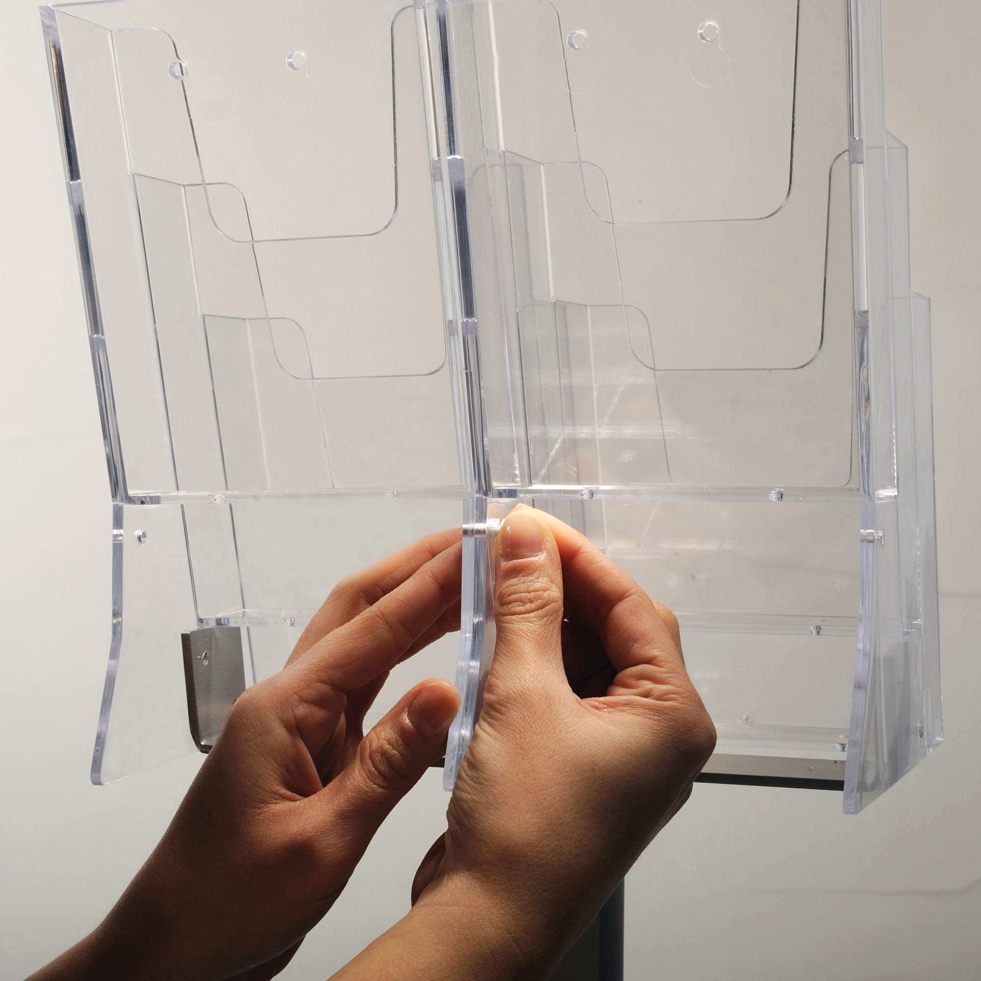 Boden-Prospektständer Pillar 6 x DIN Lang – Acrylablage auf stabilem Alu-Gestell