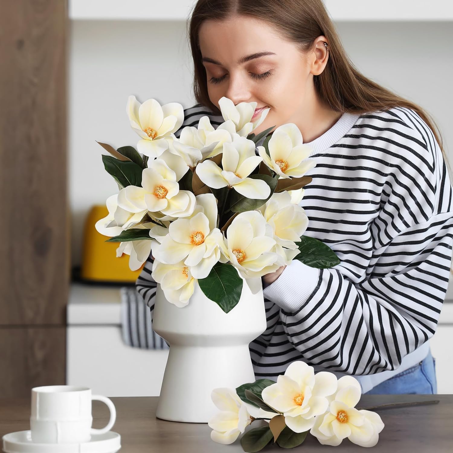 YLOLUL 6 Pcs Artificial Magnolia Flowers Stems White Magnolia Long Stem Flower Faux Creamy Grandiflora Buds with Green Leaves for Tall Vase Realistic Table Centerpiece Indoor Decoration