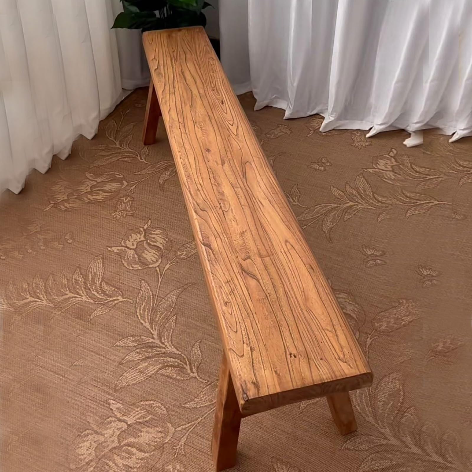 Banc en bois massif compact pour optimiser l'espace d'une petite entrée