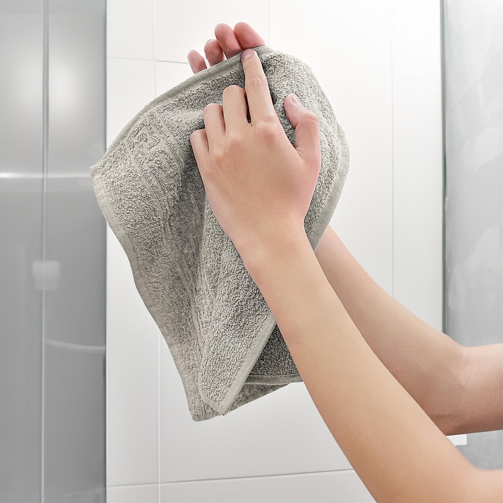 nice homeit Set in 4 Asciugamano in 100% cotone filato ad anello – Adatto sia per uso quotidiano che sportivo – Extra Morbidi e Assorbenti. MADE IN ITALY – 60 X 100CM (TORTORA)