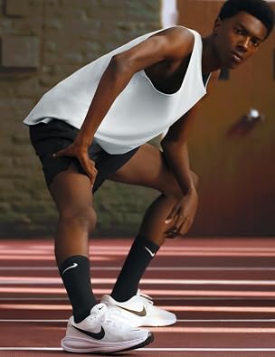 Nike Men's Revolution 8Sneaker