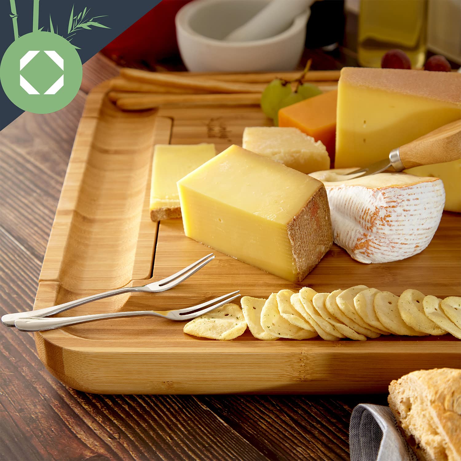 Tabla de quesos ecológica XXL incl. 4 cuchillos de queso de bambú | 34x34x4,5cm y un cajón | para servir galletas, queso, salami, tabla de cortar queso, plato para servir, tabla de quesos