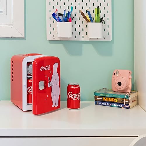 Miniatura 7 de Coca Cola Polar Bear Mini refrigerador compacto y lindo para dormitorio, oficina, dormitorio, viajes, cuidado de la piel, aperitivos y bebidas,