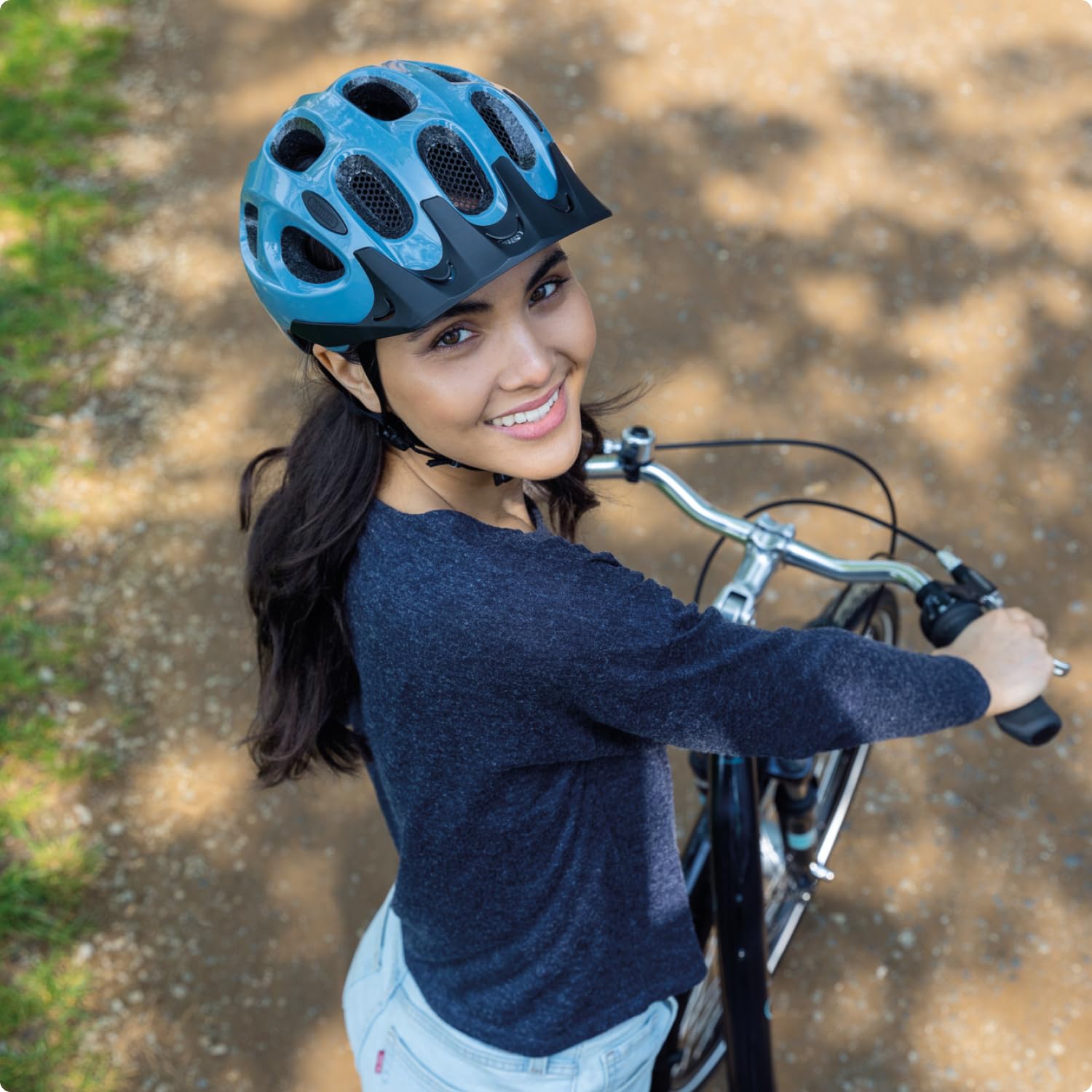 ABUS Youn-I Ace City Helmet - Modern Bicycle Helmet for Daily Use - for Women and Men