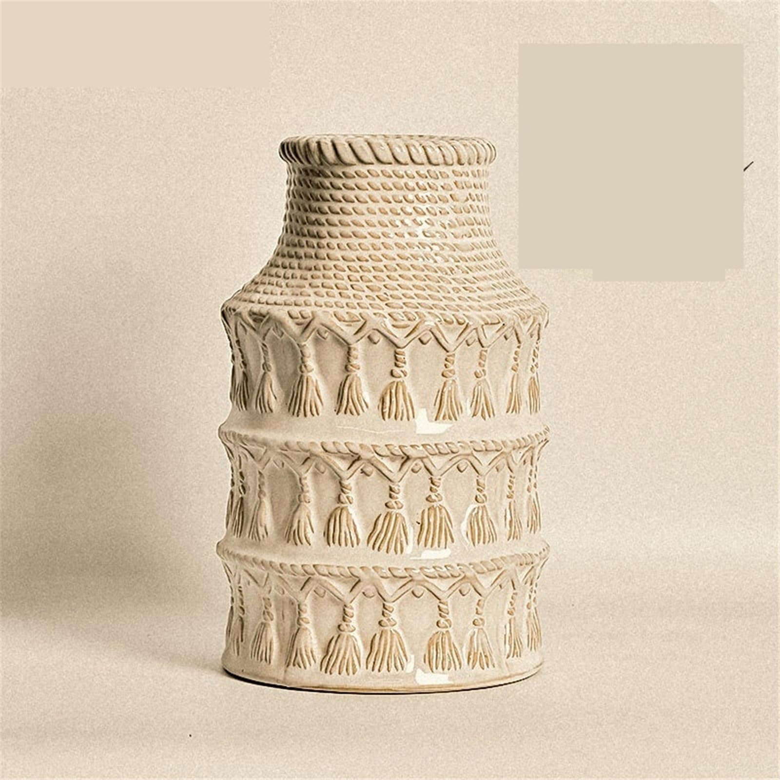 Wazon Beżowe tłoczone wazony ceramiczne. Dekoracyjny wazon na kwiaty o wysokości 23 cm do wystroju domu