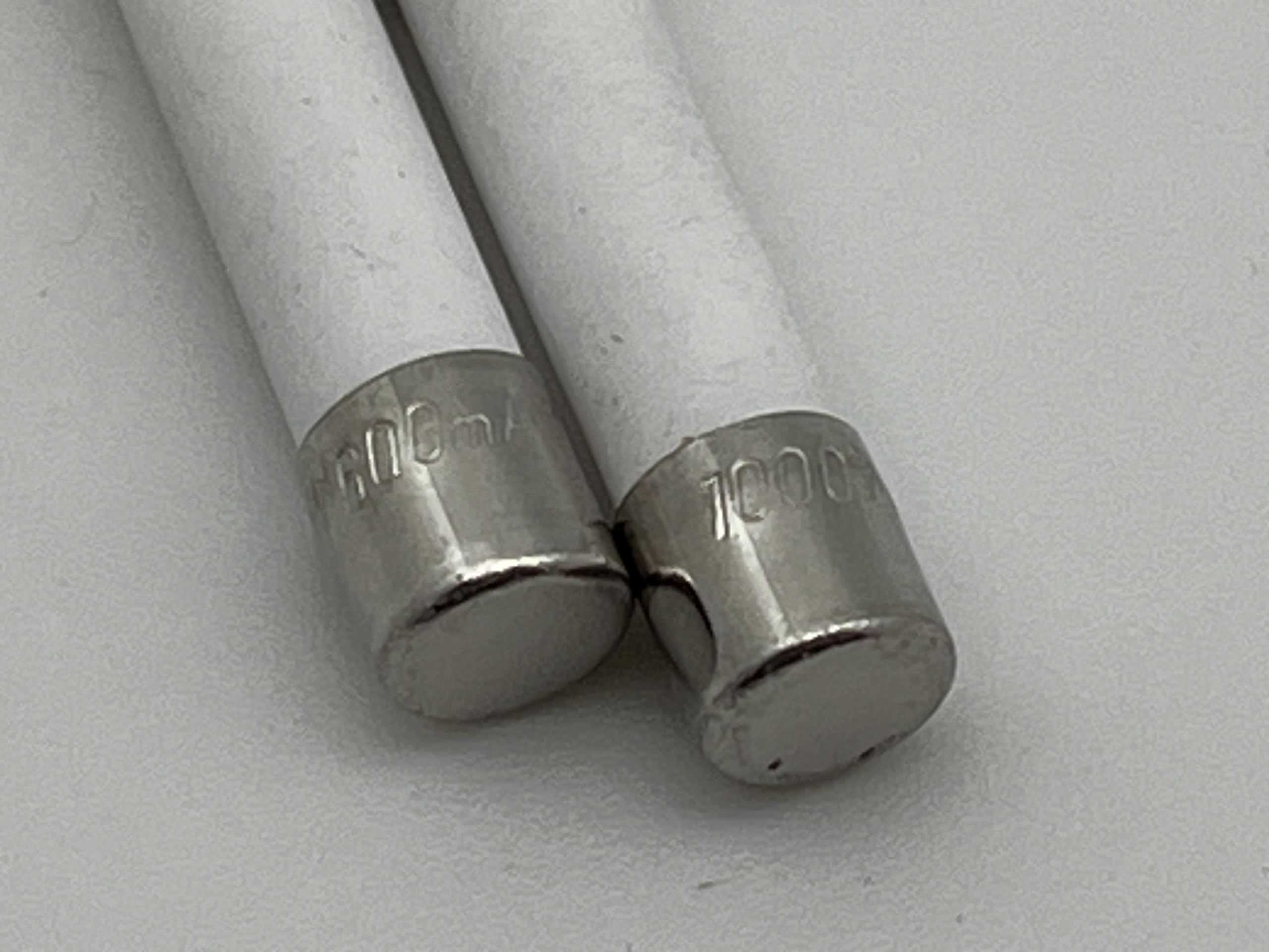 Ceramic Fast Fuse 6FF, 600mA 1000V, 6x32mm for use in