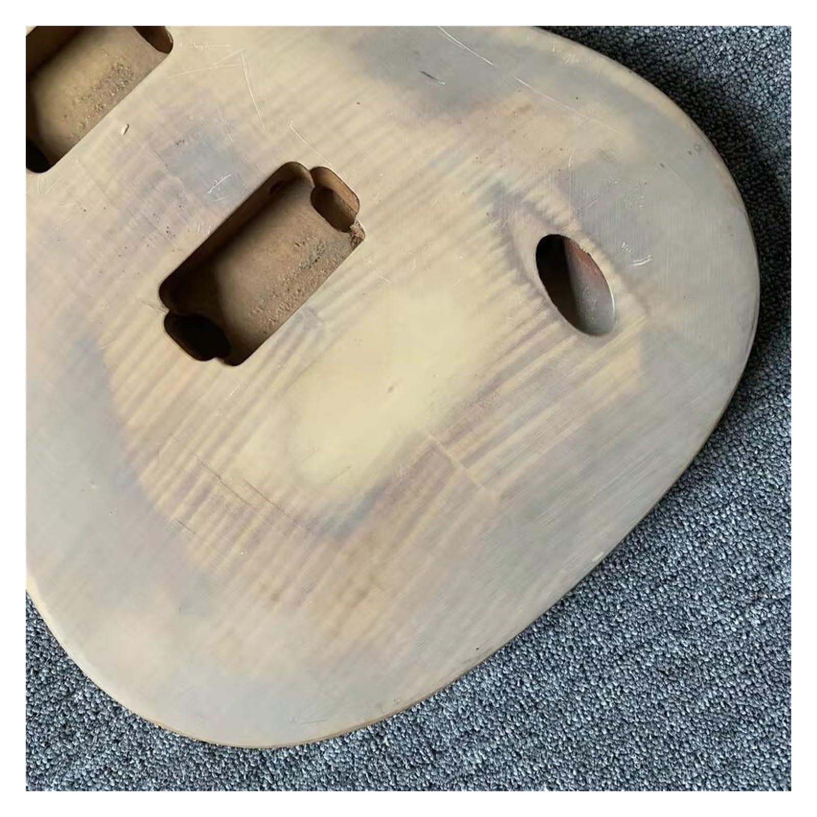 LB241 Decke aus geflammtem Ahorn + massive Mahagoni-Brücken, 6-saitige Version, unvollendeter E-Gitarren-Korpus