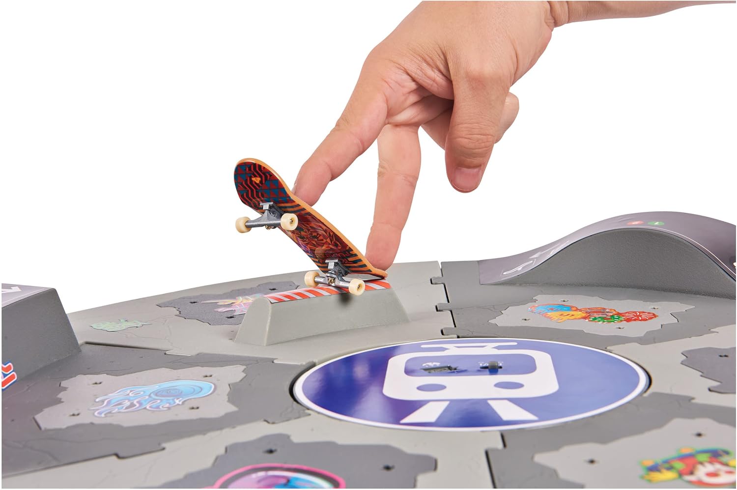 TECH DECK, Shredline 360 Motorized Skate Park, X-Connect Creator, Customizable and Buildable Turntable Ramp Set with Exclusive Fingerboard, Kids Toy for Boys and Girls Ages 6 and up