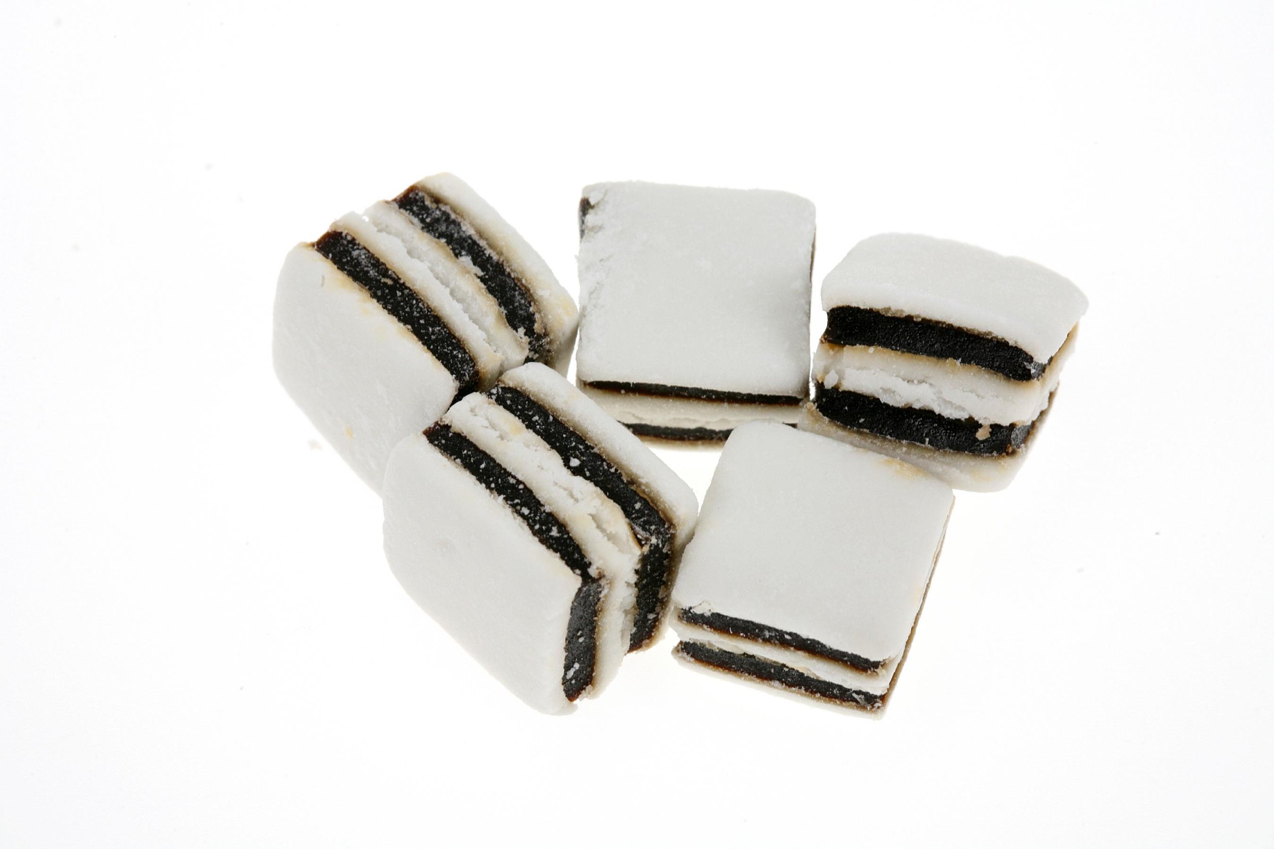 Taverners Black and White Mint Pack, 250 g