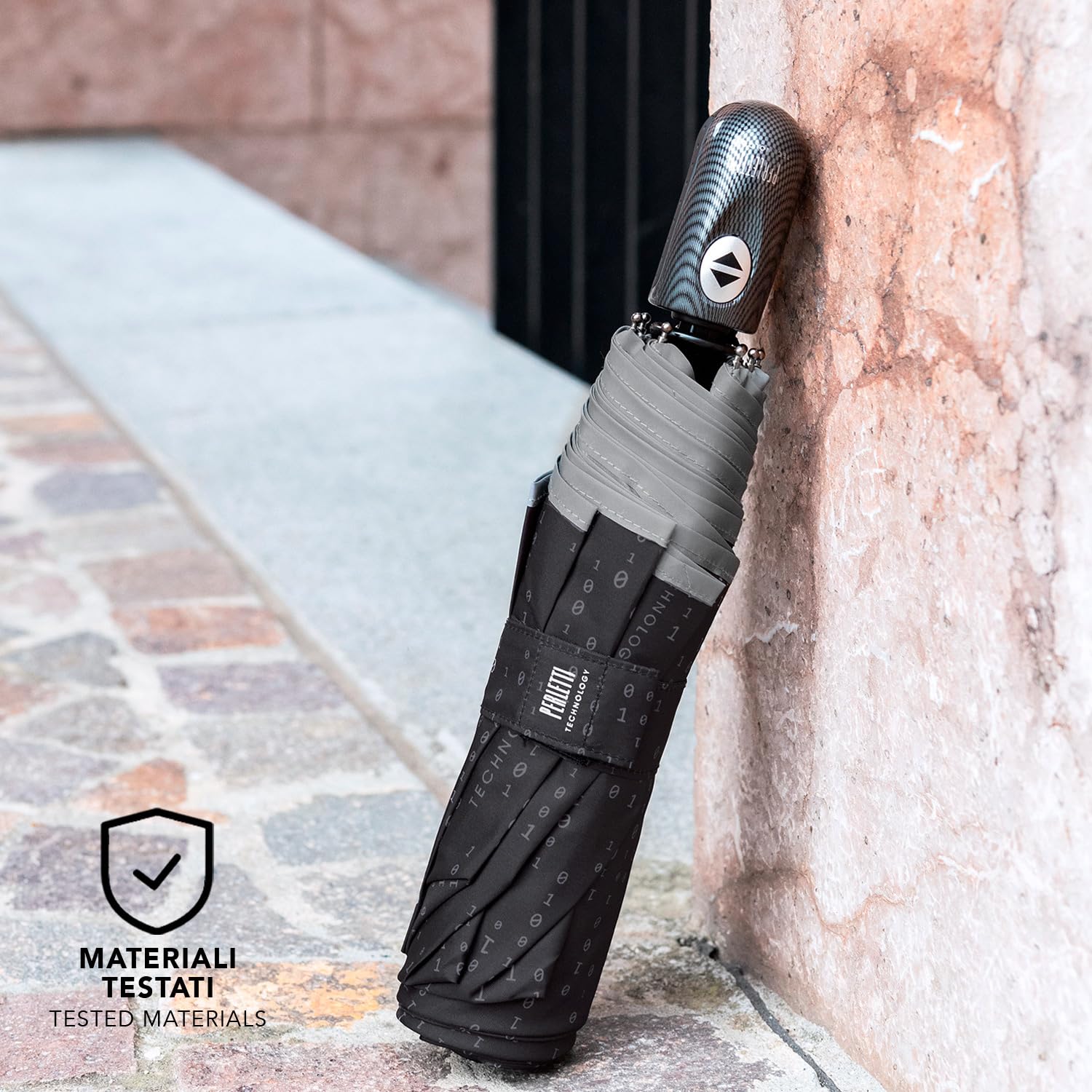 PERLETTI Ombrello Uomo Pieghevole Apri Chiudi Automatico - Tessuto Microfibra con Bordino Riflettente di Sicurezza - Ombrello Antivento Resistente - Manico Finitura Carbonio Sportivo