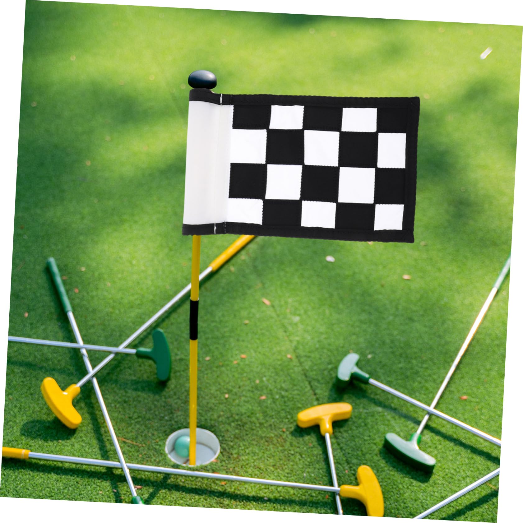 BESPORTBLE Portable Checkered Golf Practice Flag Lightweight Training Flag for Putting Practice for Improving Accuracy and Visibility