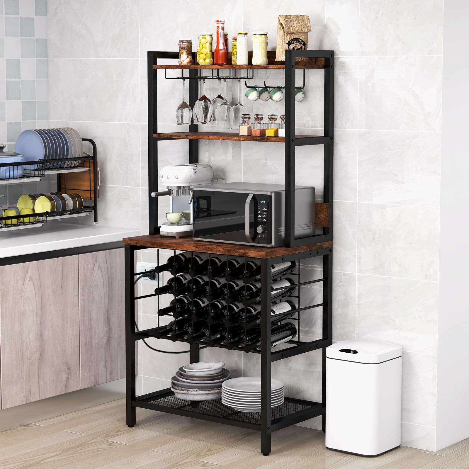 KOMFOTTEU Scaffale per vino con prese e USB per 24 bottiglie e tazze, mensola da cucina a 5 Ripiani con piano di lavoro, scaffale multiuso per più dispositivi, portabottiglie per vino 76 x 48 x 163 cm