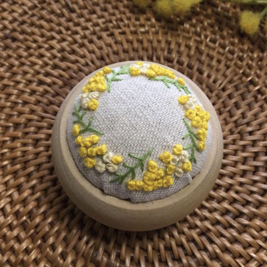 Amazon.co.jp: ミモザ刺繍の針山 ピンクッション お花リース 手刺繍