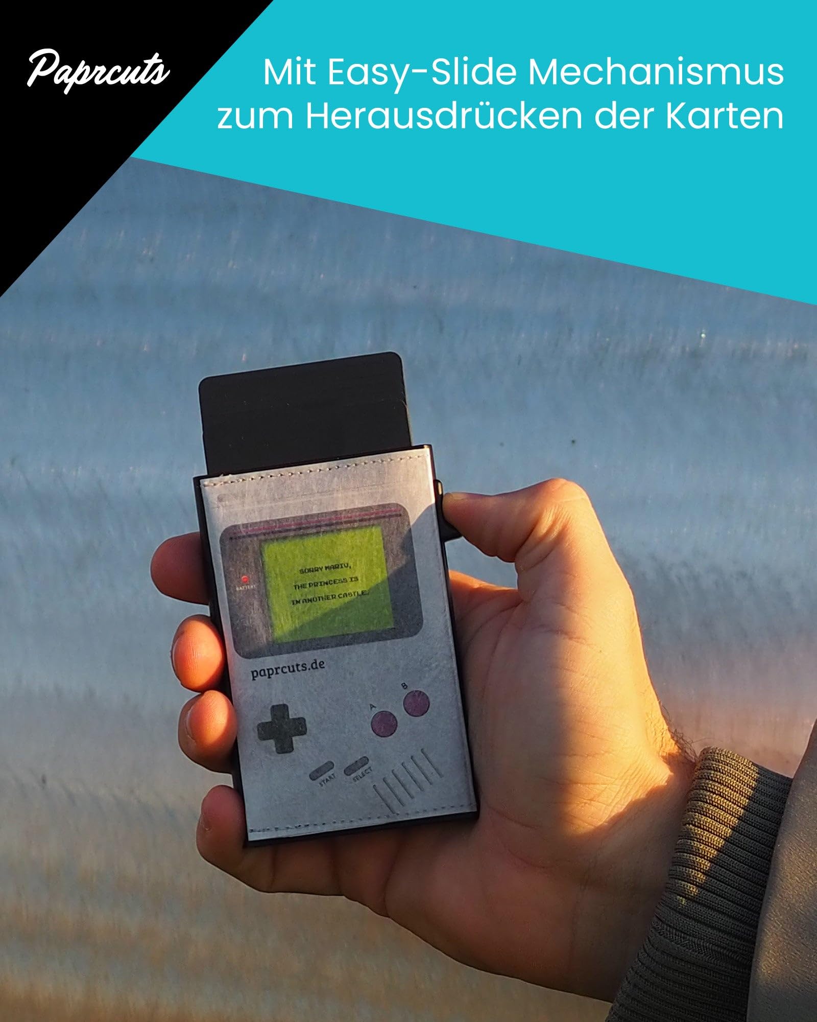 Paprcuts RFID Alu Kartenetui - Dünner Kartenhalter aus kratzfestem Aluminium und reißfestem HiTech Material Tyvek Bis zu 12 Karten & Geldscheine mit RFID Schutz Ultraleicht Unisex | Gameboy