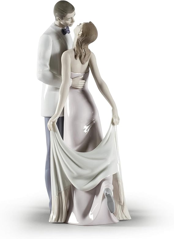 LLADRO Glossy Porcelain Happy Anniversary Lovers Figure. Decorative Porcelain Couple of Bride and Groom Figurine.