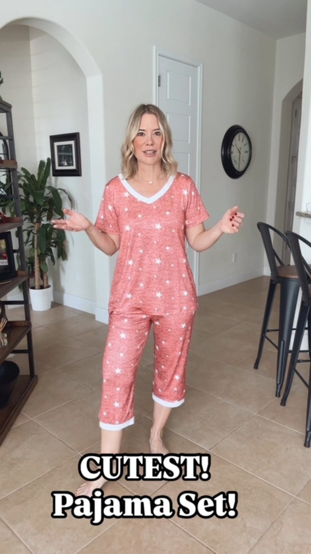 Women's Pajama Set - Short Sleeve Top & Capri Pants Sleepwear With Pockets (Rayon/Spandex Blend)
