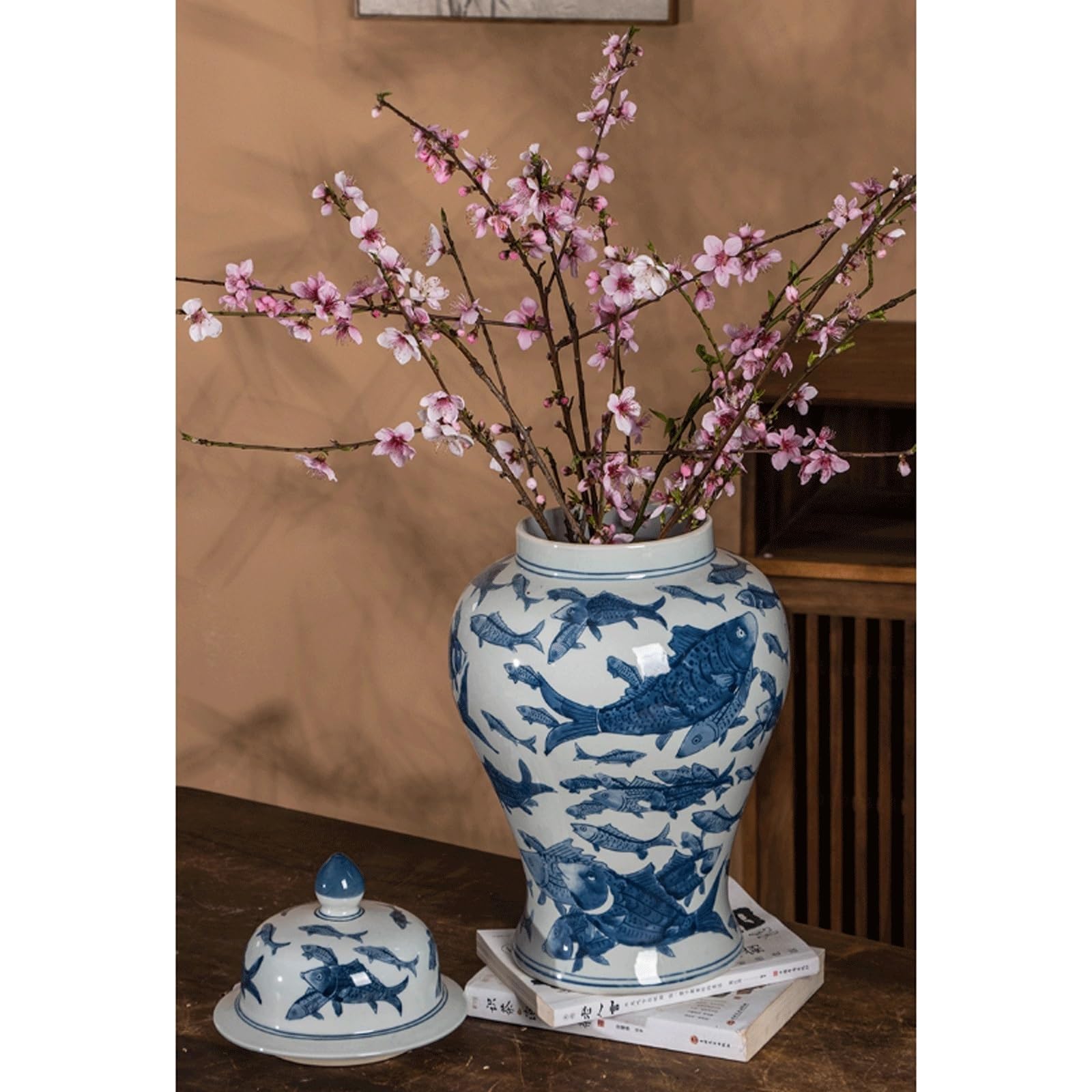 EYPKPL Tempelglas Jingdezhen-Keramikvase Blaues und weißes Porzellan-Fisch-Ingwer-Glas mit Deckel Chinesisches handbemaltes orientalisches dekoratives Glas(16.5x42.5cm)