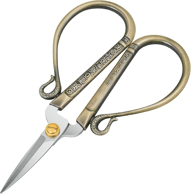 KUONIIY Embroidery Scissors, Vintage Sewing Scissors, Stainless Steel Cross Stitch Scissors with Comfortable Large Handle for Embroidery, Sewing, Art Work and DIY, Brass