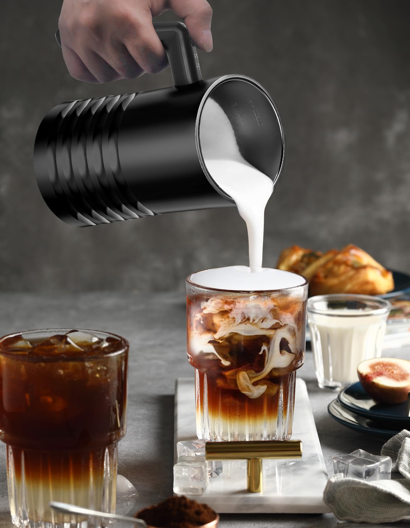 YESLUSY 4 in 1 montalatte elettrico, 580 ml, in acciaio inox, schiuma di latte caldo e freddo, scaldalatte per cioccolata calda, cappuccino, facile da pulire (nero)