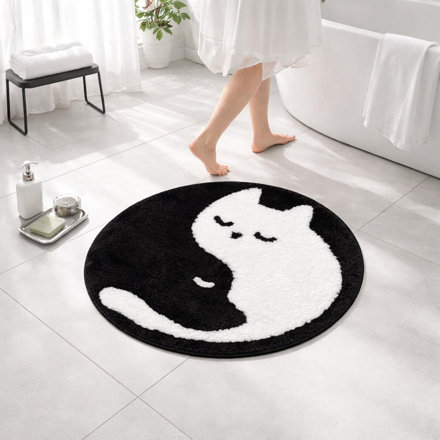 Dog Cat Bathroom Rug, Yin Yang Round Bath Rug, Cute Lovely Animals Bathroom Mat, Black White Washable Microfiber Non-Slip Mats for Indoor Living Room Fast Dry Rugs