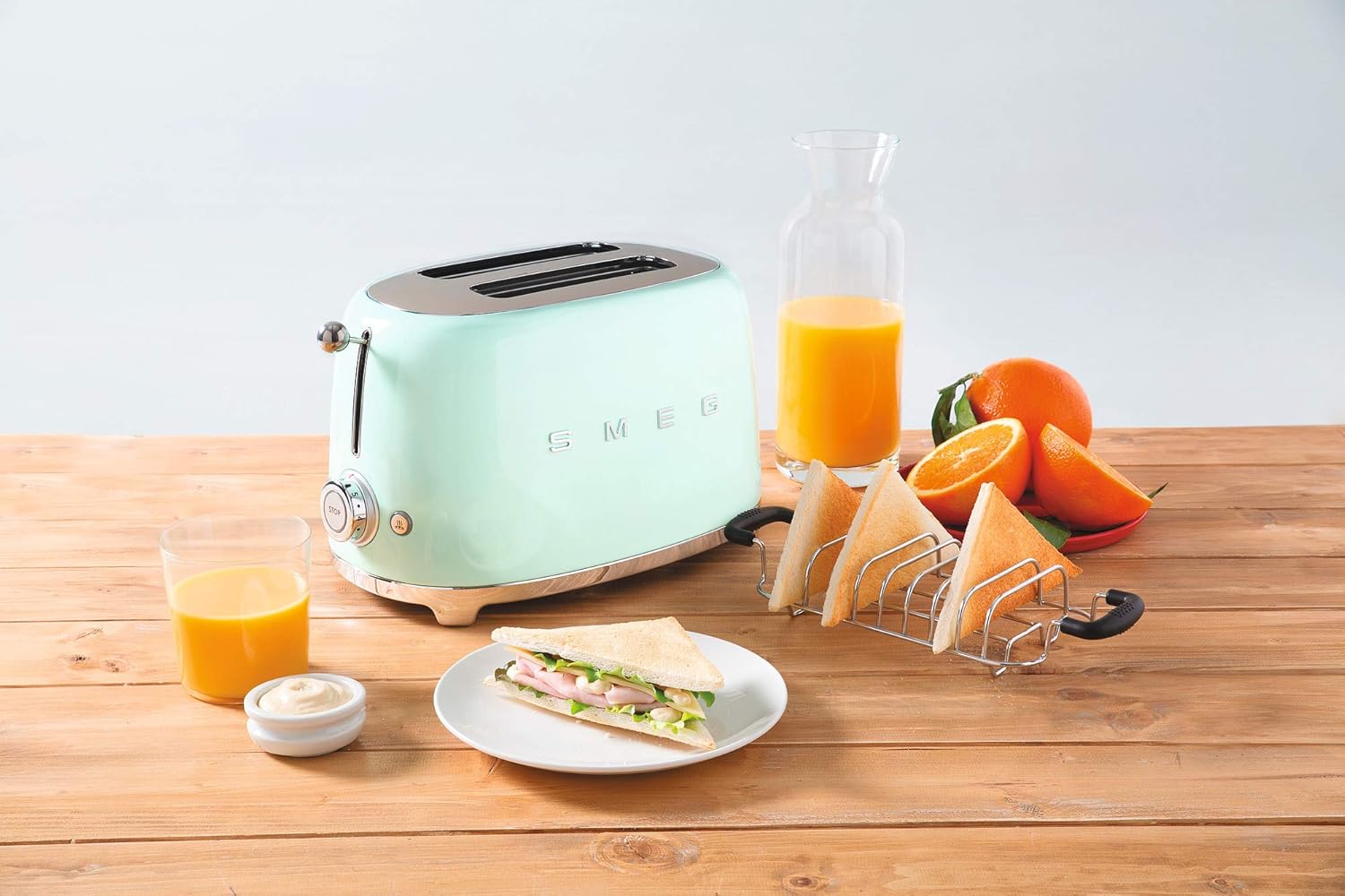 Smeg TSF01PGUK Retro 2 Slice Toaster, 6 Browning Levels, Extra-Wide Bread Slots, Defrost and Reheat Functions, Removable Crumb Tray, 950 W, Pastel Green